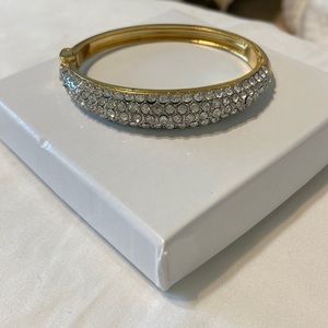 Gold hinged bangle bracelet